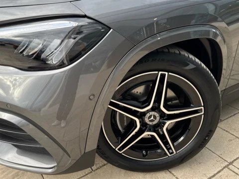 Mercedes-Benz GLA  200 d