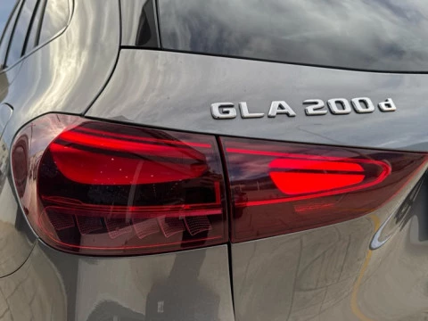 Mercedes-Benz GLA  200 d