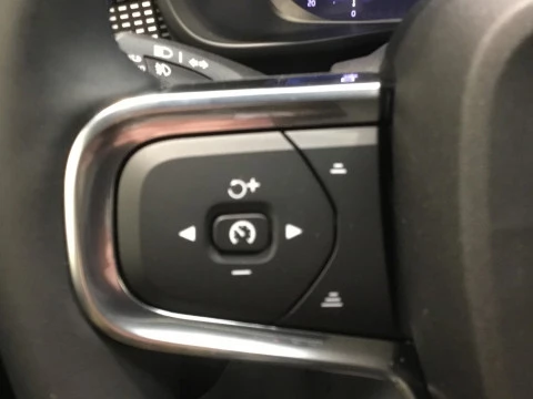 Volvo XC40 XC40 PLUS B3 MILD HYBRID GASOLINA