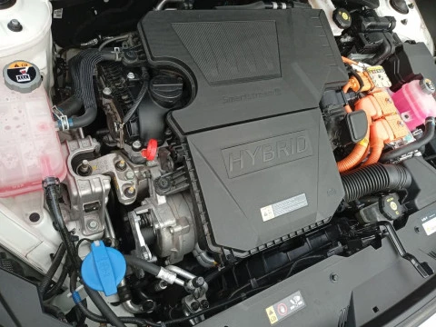 Kia Niro 1.6 GDi HEV 104kW (141CV) Concept