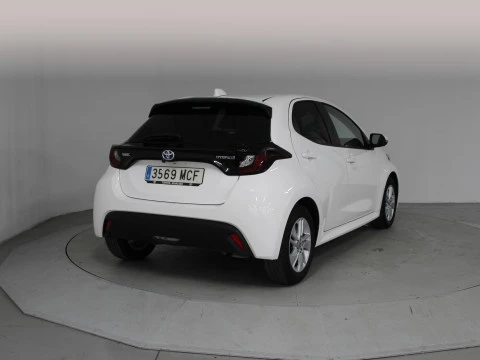 Toyota Yaris 1.5 120H Business Plus