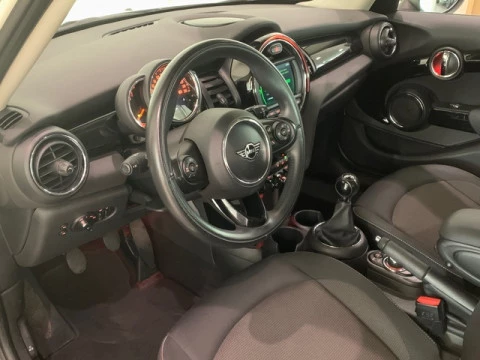 MINI Cabrio Cooper 100 kW (136 CV) MINI Cabrio Cooper 100 kW (136 CV)