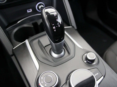 Alfa Romeo STELVIO 2.2 D TURBO AUTO