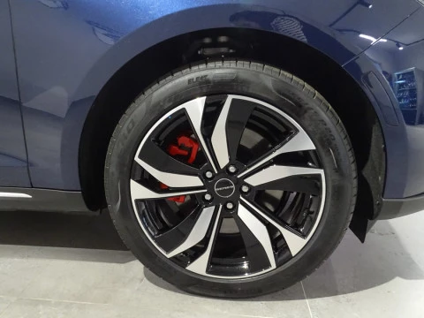 Seres 5 SERES 5 Premium (4WD)