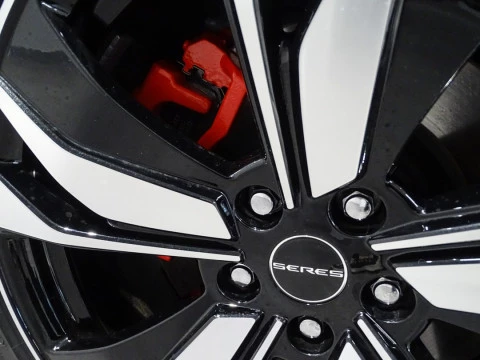 Seres 5 SERES 5 Premium (4WD)