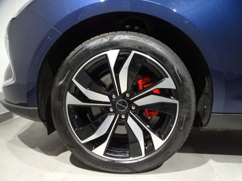 Seres 5 SERES 5 Premium (4WD)