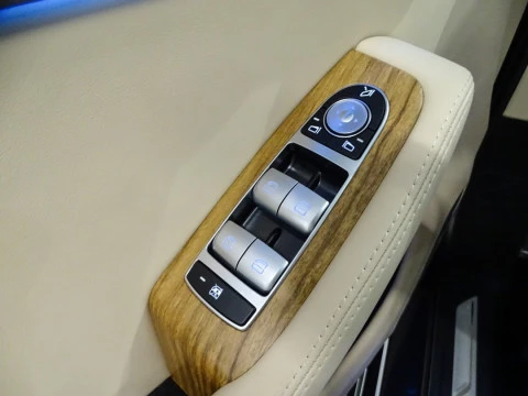 Seres 5 SERES 5 Premium (4WD)