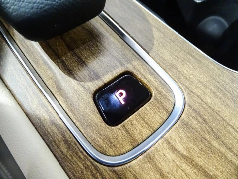 Seres 5 SERES 5 Premium (4WD)