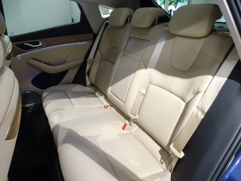 Seres 5 SERES 5 Premium (4WD)