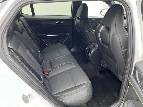 Lynk & Co 01 More PEHV