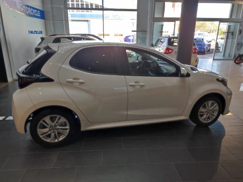 Toyota Yaris 1.5 120H Business Plus