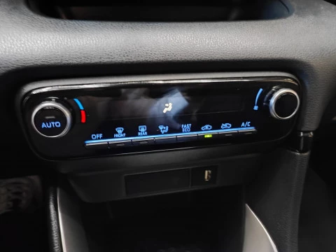 Toyota Yaris 1.5 120H Business Plus