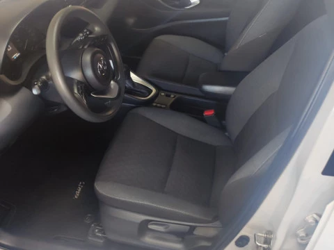 Toyota Yaris 1.5 120H Business Plus