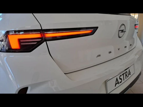 Opel Astra Elegance 1.6T 180 CV AT8