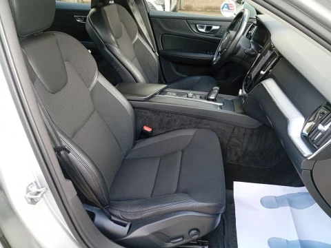 Volvo V60 2.0 B4 (D) Momentum Auto