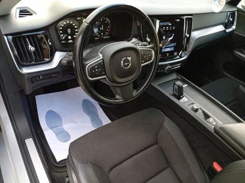 Volvo V60 2.0 B4 (D) Momentum Auto