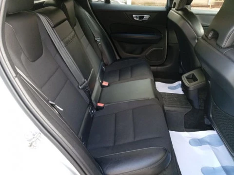 Volvo V60 2.0 B4 (D) Momentum Auto