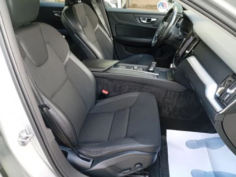 Volvo V60 2.0 B4 (D) Momentum Auto