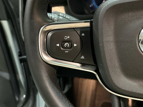 Volvo XC40 2.0 B3 CORE AUTO 197 5P