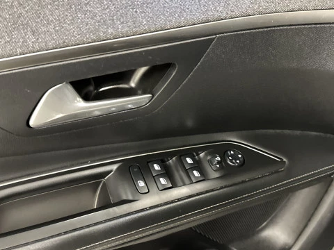 Peugeot 3008 PureTech 130 SANDS Allure 96 kW (130 CV)