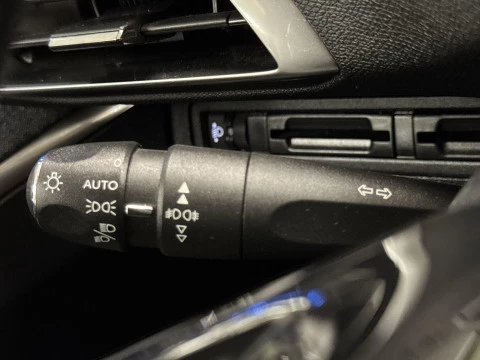 Peugeot 3008 PureTech 130 SANDS Allure 96 kW (130 CV)