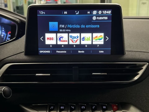 Peugeot 3008 PureTech 130 SANDS Allure 96 kW (130 CV)