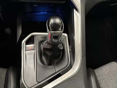 Peugeot 3008 PureTech 130 SANDS Allure 96 kW (130 CV)