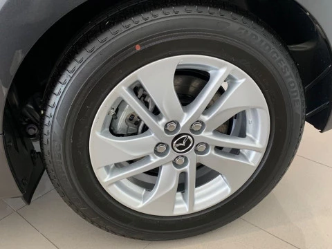 Mazda2 1.5 85 kW (116 CV) CVT Centre-line