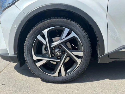 Toyota C-HR 5P Advance 180H e-CVT