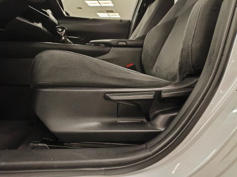 Lexus UX 250h Business 2WD 135 kW (184 CV)