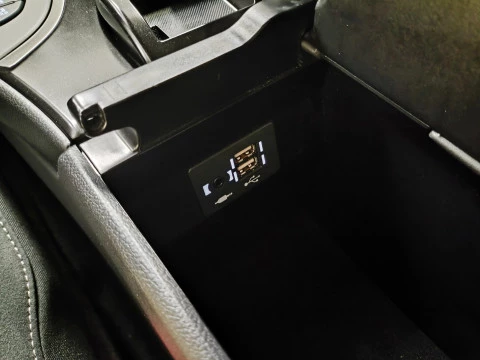 Lexus UX 250h Business 2WD 135 kW (184 CV)