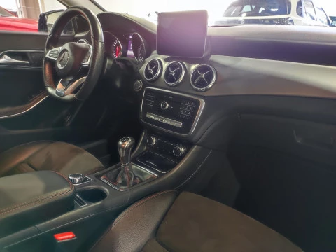 Mercedes-Benz AMG C CLA180 