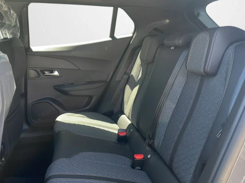 Peugeot 2008 Allure Gasolina 100 S&S 6 Vel. MAN