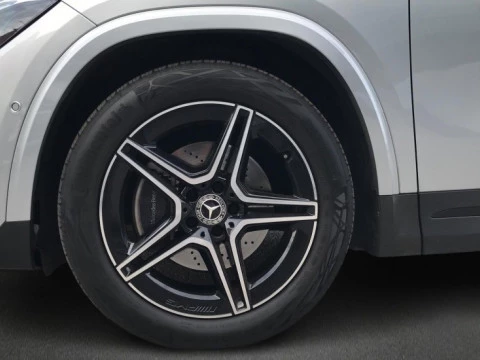 Mercedes-Benz GLA  200 d