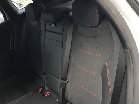 Mercedes-Benz GLA  200 d