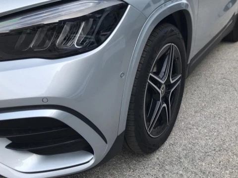 Mercedes-Benz GLA  200 d