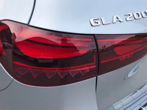 Mercedes-Benz GLA  200 d