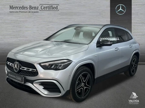Mercedes-Benz GLA 250 e con tecnología híbrida EQ