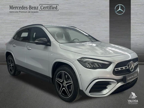 Mercedes-Benz GLA 250 e con tecnología híbrida EQ