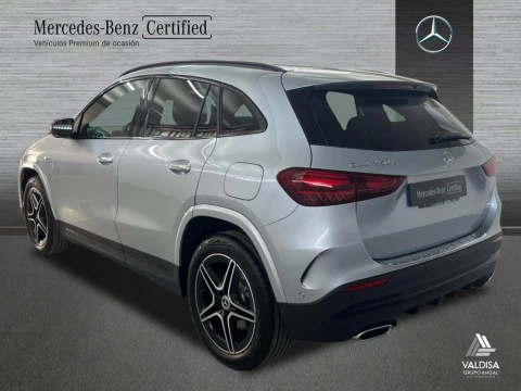 Mercedes-Benz GLA 250 e con tecnología híbrida EQ