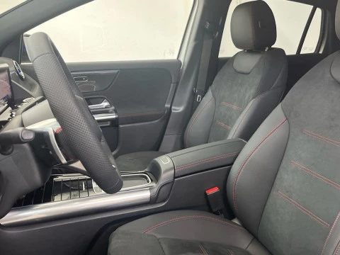 Mercedes-Benz GLA 250 e con tecnología híbrida EQ