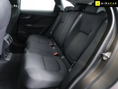 Jaguar F-Pace 2.0L i4D Pure AWD 132 kW (180 CV)