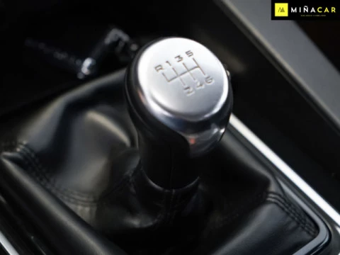 Jaguar F-Pace 2.0L i4D Pure AWD 132 kW (180 CV)