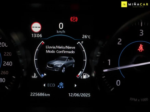 Jaguar F-Pace 2.0L i4D Pure AWD 132 kW (180 CV)