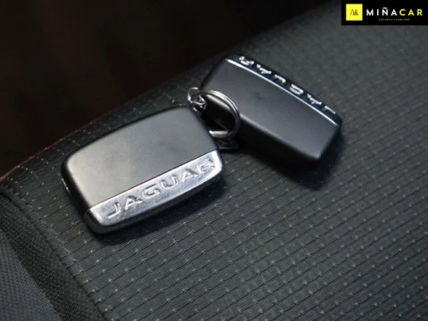 Jaguar F-Pace 2.0L i4D Pure AWD 132 kW (180 CV)