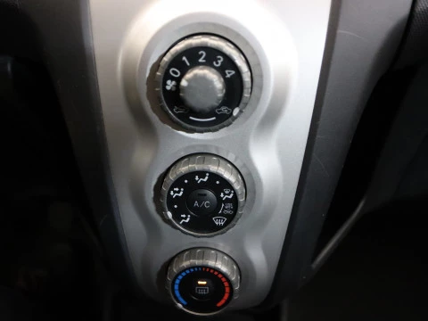 Toyota YARIS 1.3 VVT-I SOL 5P