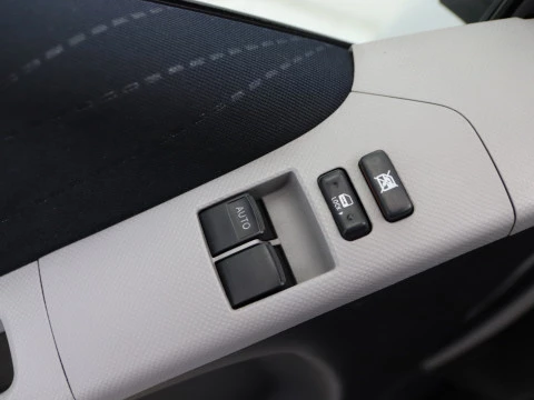 Toyota YARIS 1.3 VVT-I SOL 5P