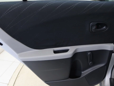 Toyota YARIS 1.3 VVT-I SOL 5P