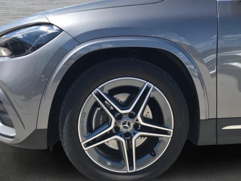 Mercedes-Benz GLA  200 d
