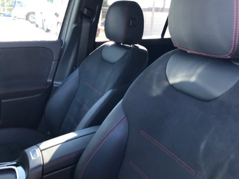 Mercedes-Benz GLA  200 d